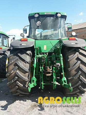 Трактор John Deere 8220