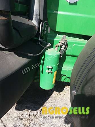 Трактор John Deere 8220