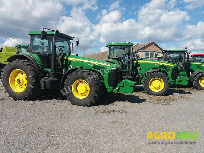 Трактор John Deere 8220