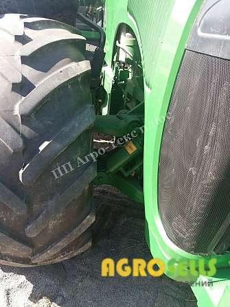 Трактор John Deere 8220