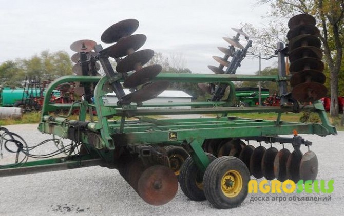 Продам б/у дисковую борону John Deere 235