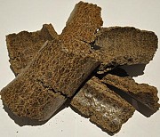 Жмых подсолнечный куплю оптом.