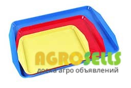 Пластмассовые столовые подносы.