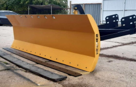 Грейдерний снігоприбиральний відвал до тракторів Т150, CASE, JOHN DEERE І ДР