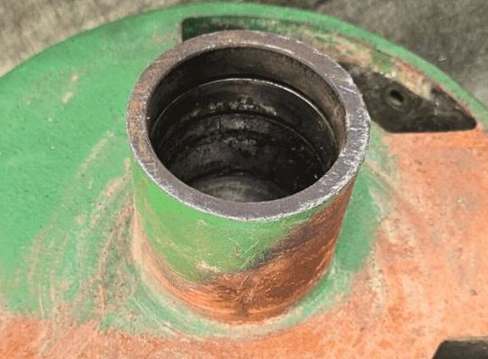 Ремонт корпуса нижнього редуктора шнека H130137 John Deere