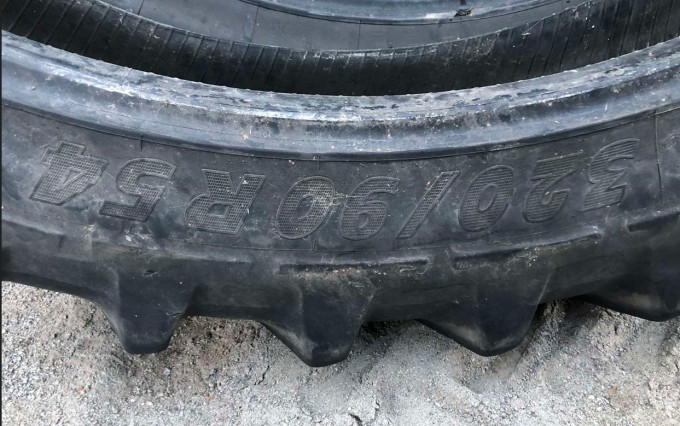 Шини 320/90R54 Michelin для оприскувачів та іншої сільгосптехніки.