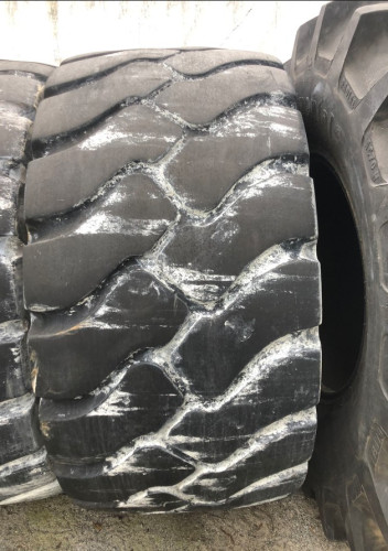 Продам шини 26.5R25 Goodyear (пара) для фронтальних навантажувачів та іншої спецтехніки.