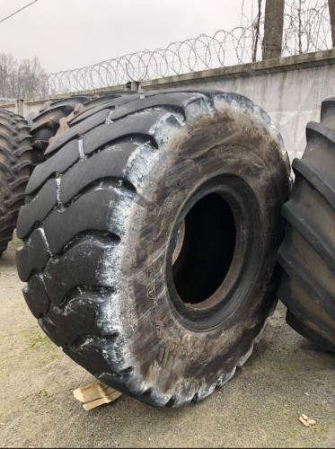 Продам шини 26.5R25 Goodyear (пара) для фронтальних навантажувачів та іншої спецтехніки.