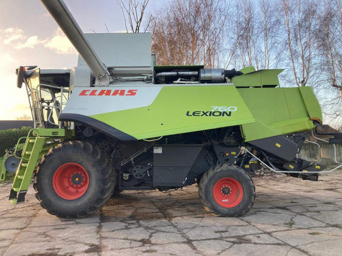 Комбайн Claas Lexion  760  2011 рік випуску. Потужність двигуна, к.с. 530; напрацювання 2400/1900 м.г.